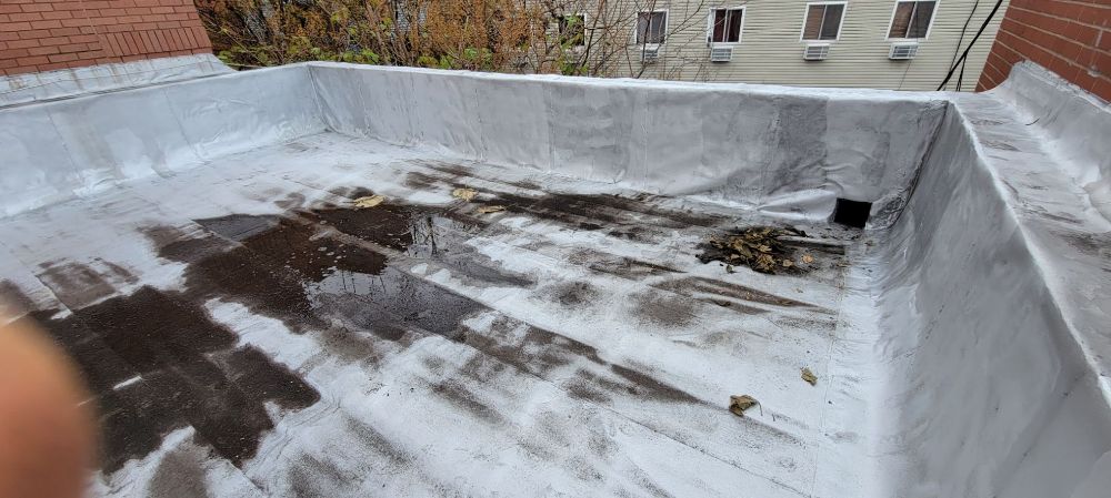 Roof water pocket